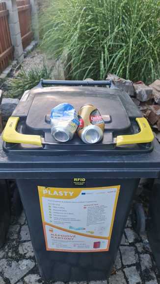 plechovky do plastu.jpeg